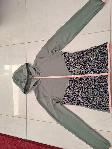 Predam tenku mikinu, h&m,134