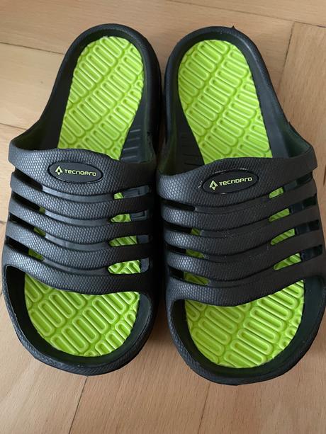 Tričko a plavky + slapky, decathlon,134