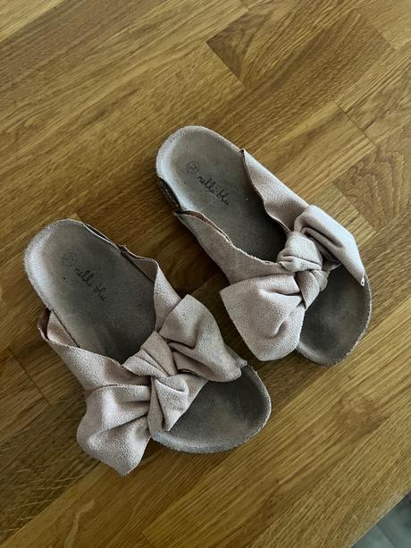 Šlapky s mašľou, 32