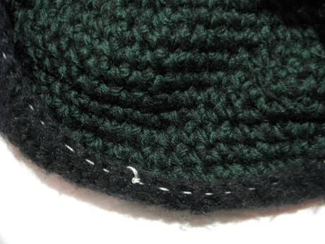 Čierna pletená baretka,