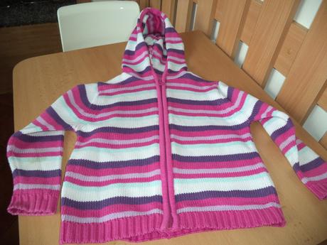 Viacfarebný dobre nositelný svetrik, cherokee,110