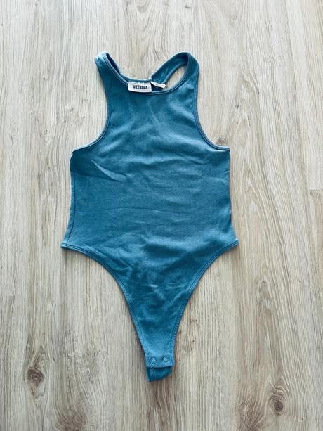 Skvelé vrúbkované body značky weekday, m