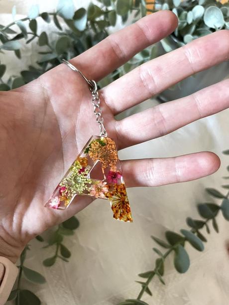 Ručne vyrobené živicové kľúčenky, 