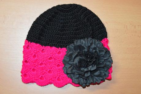 Háčkovaná čiapočka s kvetom, <50 - 158