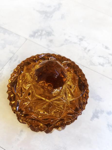 Starožitná masívna bonboniéra,