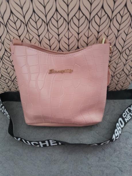 Nová kožená kabelka, anekke