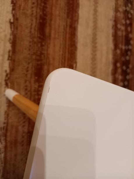 Stôl s 2 stoličkami ako nové, 