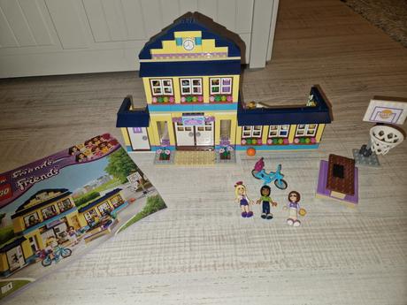 Lego friends 41005 stredna skola,