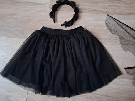 Kostým s krídlami,  tutu sukňou a čelenkou veľ. un, 