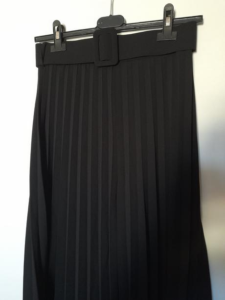 Elegantná plisovaná sukňa,