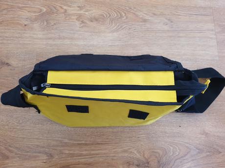 Mimoň taška cez plece,