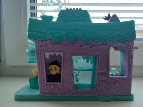 Frozen zmrzlinový stánok, 