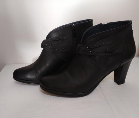 Krásne kožené kotníkové čižmičky, 40