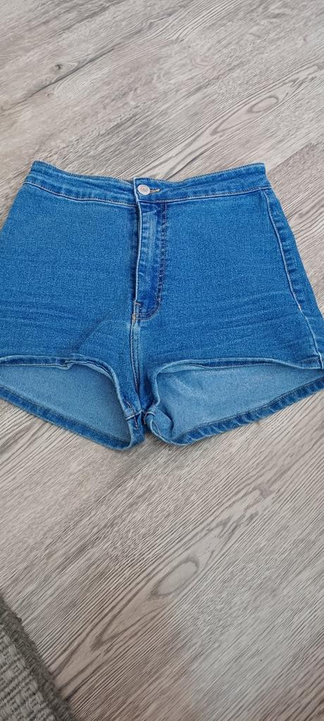 Šortky, bershka,36