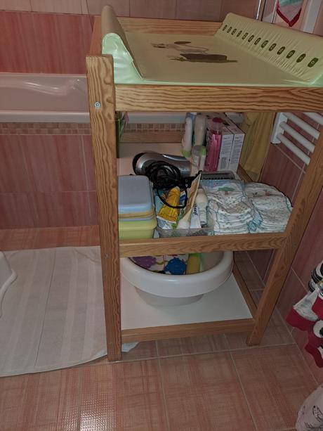 Prebaľovanie dreveny pult, 