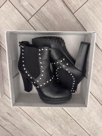 Catwalk čierne čižmy, 39