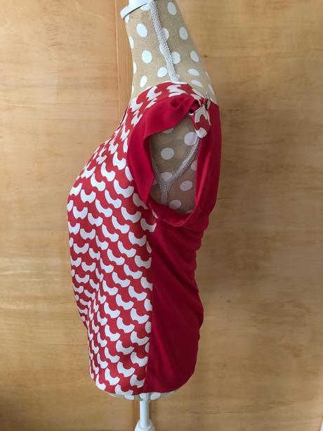 Penny black červený vzorovavý top, s