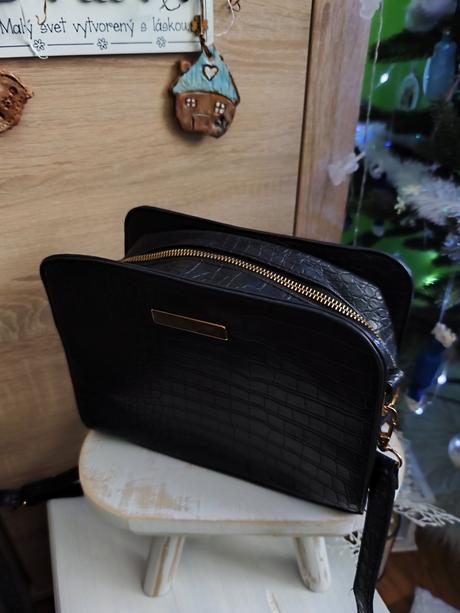 Dámska čierna kabelka, 