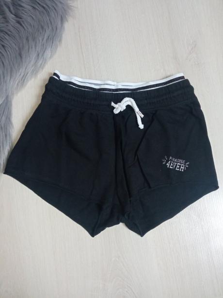 Dievčenské čierne teplákové šortky (158), 158