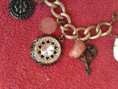 Extravagantný náramok, 