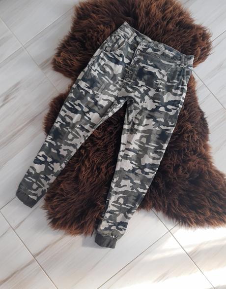 Dámske maskáčové pudlové nohavice / pudláče, s