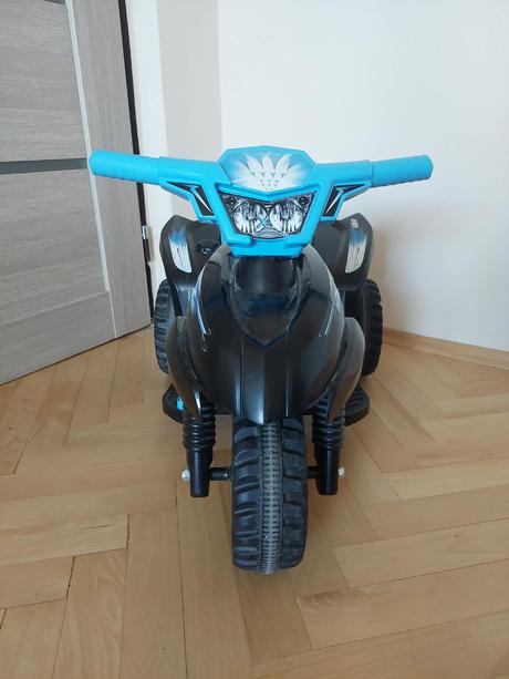 Predám elektrickú motorku na nabíjanie a kolobežku, 