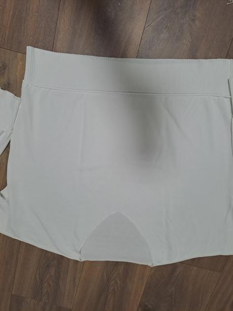 Biely pulovrik z talianska, m