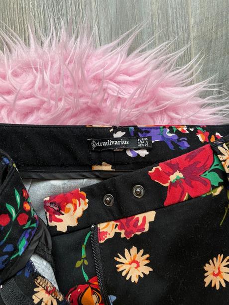 Kvetinkové nohavice, stradivarius,36