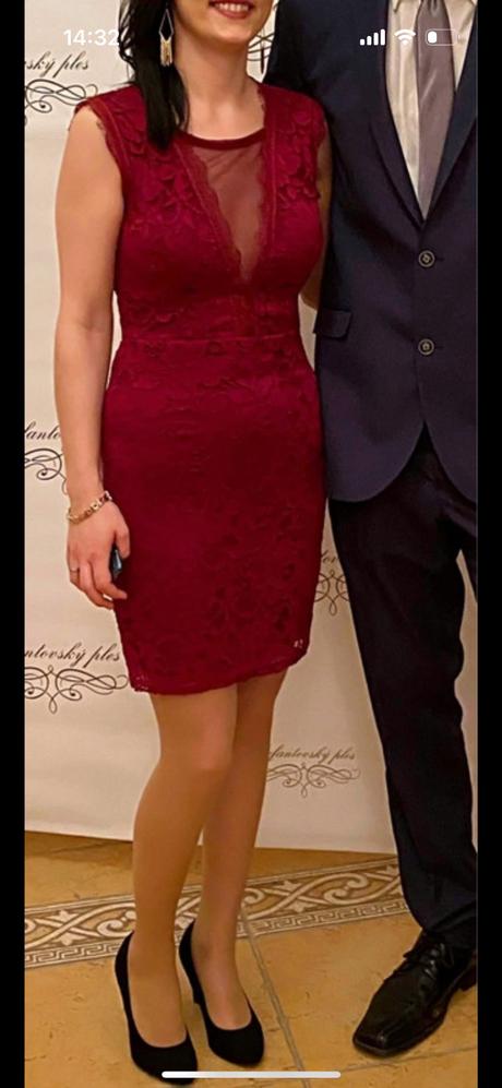 Krátke bordové šaty, s