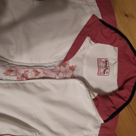 Sustakova vetrovka, m