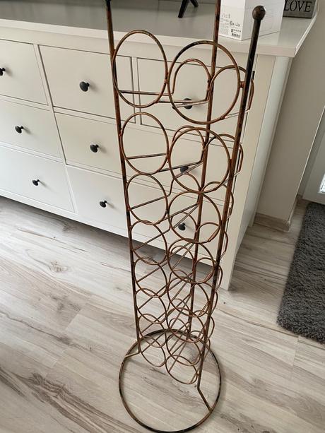 Krásny medený stojan na vínové fľaše, 