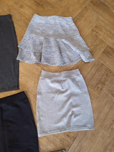 Balík dámskych sukní, s