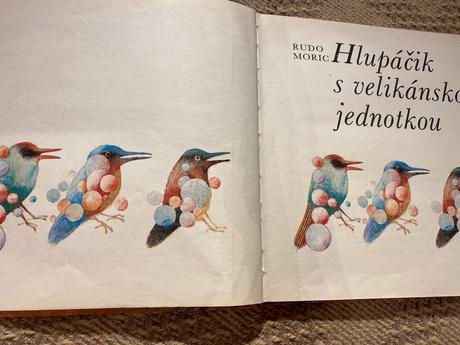 Retro stará kniha hlupáčik s velikánskou jednotkou, 