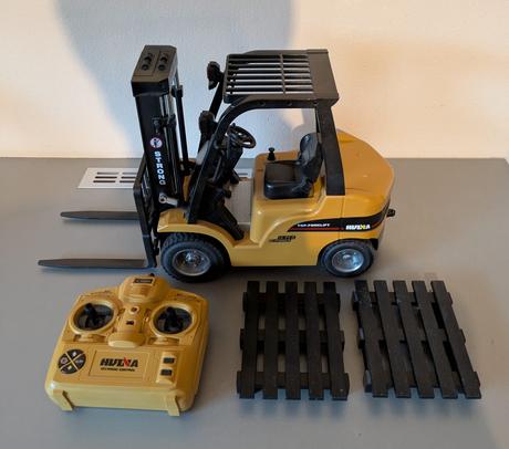 Rc kovový vysokozdvižný vozík hn577 na diaľkové,