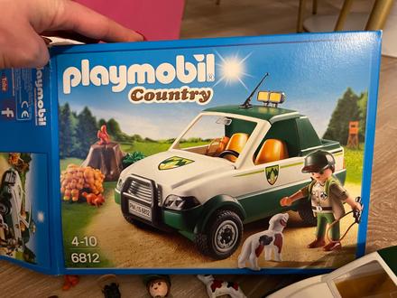 Playmobil poľovník s autom, 