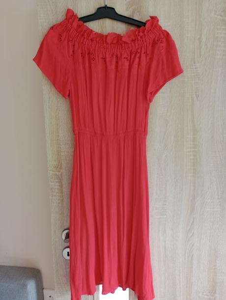 Červené šaty s madeirou, m