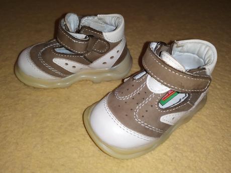 Sandálky, slovobuv,19