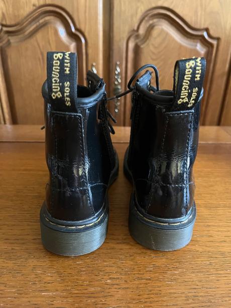 Dr. martens členkové šnurovacie čižmičky, 32