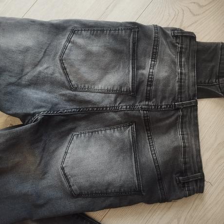 Čierne rifle s vysokým pásom, house,m