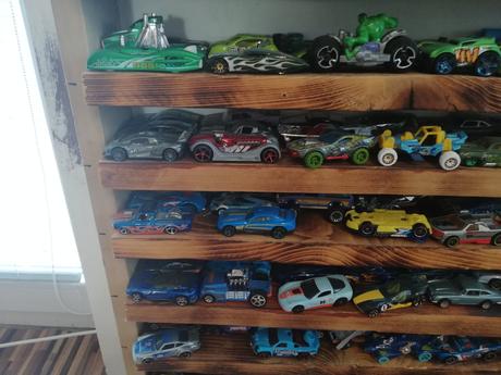 Ponúkam na predaj hot wheels, 