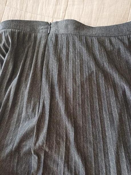 Ùžasná sukňa massimo dutti č.m, m