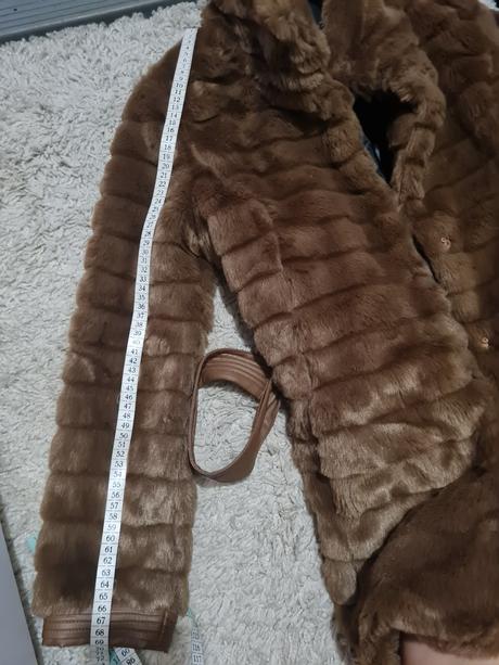 Hnedý kožúšok, s