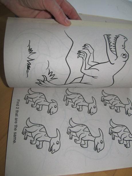 Dinosaurs coloring&activity omalovanky,