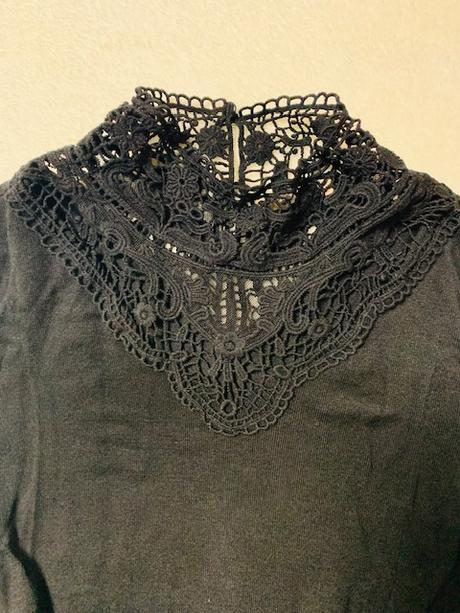 Svetrík s čipkovaným výstrihom a stojačikom orsay, orsay,m / s