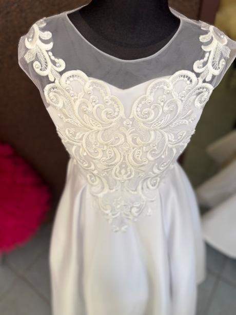 Šaty na prijímanie, 140