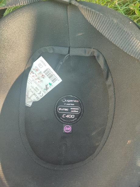 Jezdecká drezúrna prilba, 