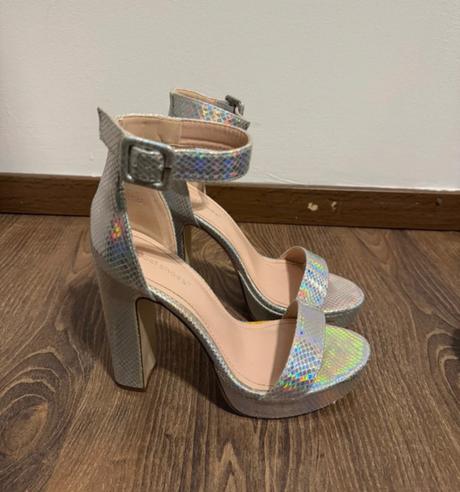 Dámske strieborné sandále na opätku, 40