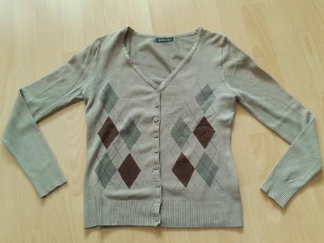 Hnedy sveter so vzormi, s