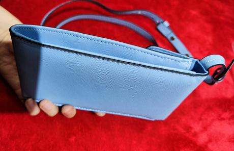 Kabelka na mobil modrá,