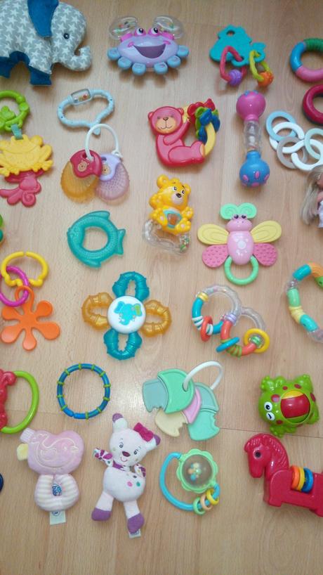 Hrkálky a prvé hračky pre bábätka,